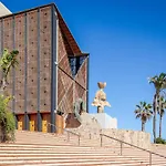 Ocean & Auditorium Views