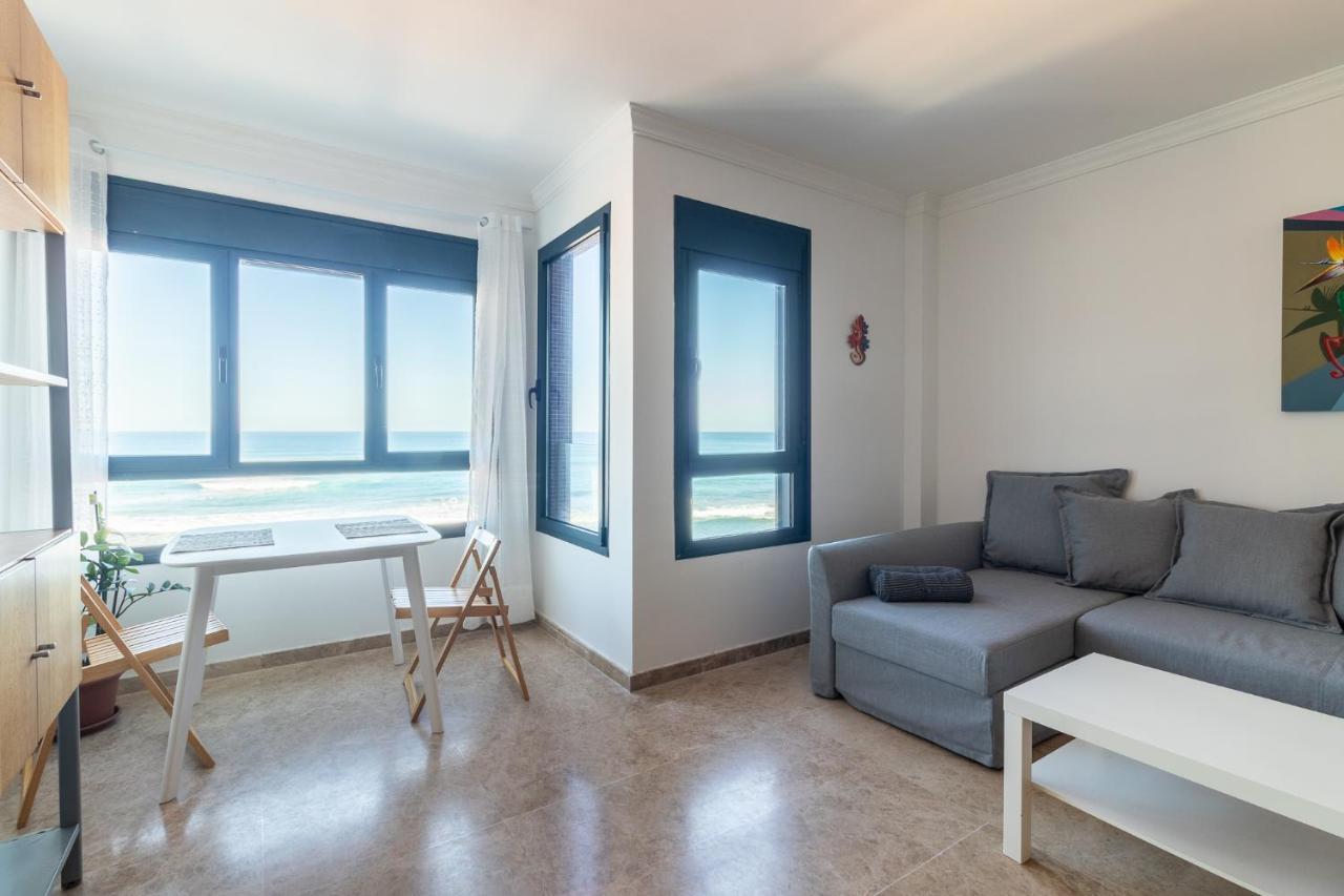 Ocean & Auditorium Views Apartment *